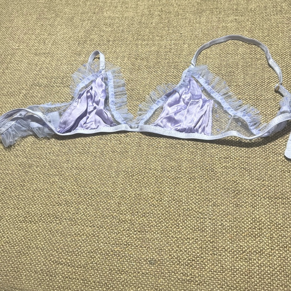 LE PETIT TROU size 34B bra